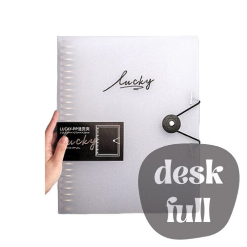 Classeur blanc qui fonctionne aussi comme un carnet de notes.