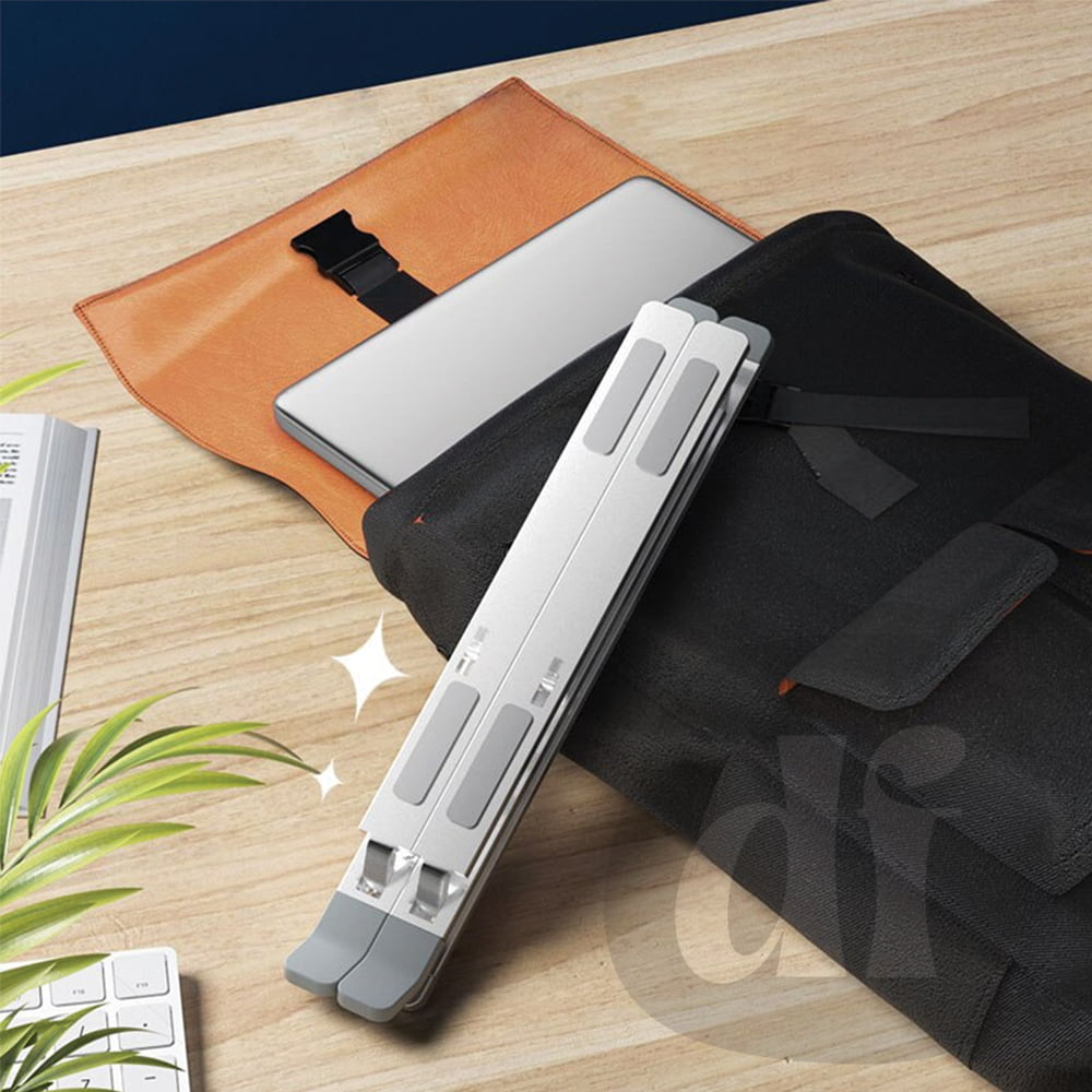 Support pliable pour ordinateur portable en aluminium sur un bureau.